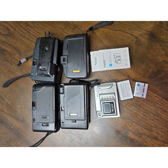 Lot Of 4 Vintage Film & Digital Cameras W/ Accessories - Picture 13 of 14